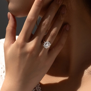 Luxury S925 sterling silver flower ring with sparkling rectangle and marquise cut zircon