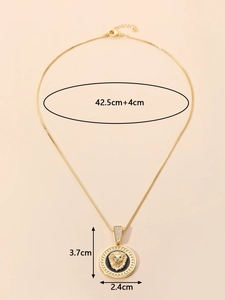 Dimensions détaillées du collier tête de lion doré aux yeux verts et chaîne 42,5cm