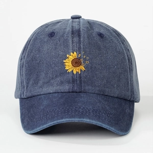 Berretto da baseball in denim blu scuro lavato con motivo a girasole giallo ricamato