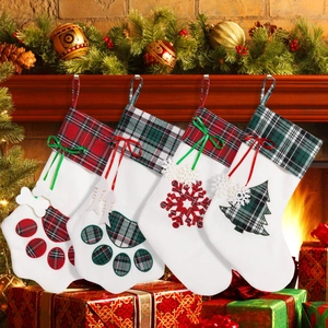 Christmas Stockings Plaid Pet Dog Paw Shape Hanging Ornaments Fireplace Decor Festive Gift Bags Velvet Cloth