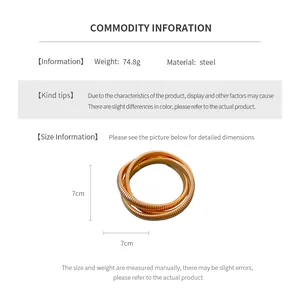 Mesures détaillées montrant 7cm de largeur et 74,8g pour ce bracelet en acier à trois couches