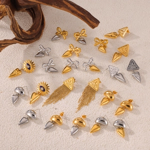 Boze oog geometrische oorbellen set met hart hangers en verguld titanium staal afwerking