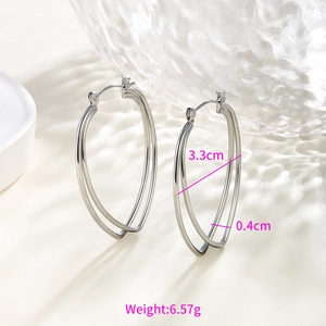 Detail of silver chain texture earrings with dimensions 3.3cm and 6.57g weight info