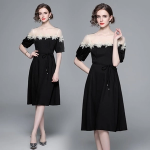 Robe Mi-Longue Noire Style Français Avec Appliques Florales 3D Encolure Patchwork En Maille Taille Ajustée Manches Bouffantes Soirée Élégante