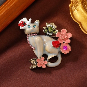 Vintage Enamel Cat Brooch With Rhinestones And Pink Flowers Zinc Alloy Animal Lapel Pin For Women Suit Coat Accessories