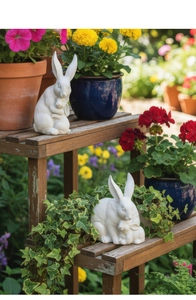 Vue détaillée des figurines de lapins en résine avec texture de poils réaliste