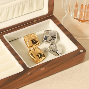Square hammered texture 18k gold earrings for women in a luxury wooden jewelry box