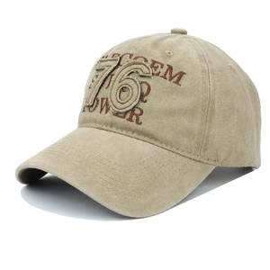 Detailansicht der khakifarbenen Baseballkappe mit Vintage-76-Patch und Stickerei