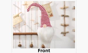 Vue de face d'un gnome de Noël avec chapeau tricoté à rayures rouges et barbe blanche