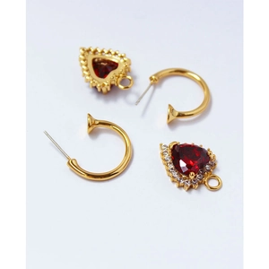 Vintage-Ohrringe aus Gold mit tiefroten Rubinen und weißen Zirkonia-Akzenten im Retro-Stil