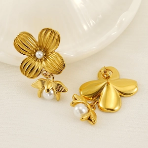 Eleganti orecchini a fiore in acciaio inossidabile placcato oro 18K con perle