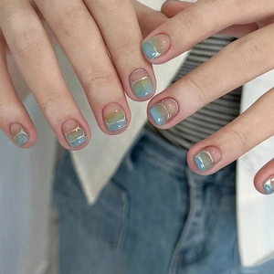 Ongles à Presser Courts Élégants Dégradé Doux Bleu Vert Rose Contraste De Couleurs Faux Ongles Avec Colle Pour Femmes