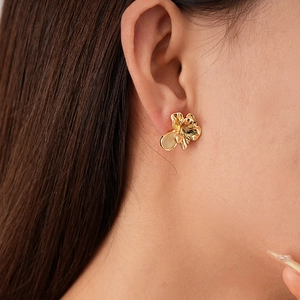 Vintage goldene Blumenstecker mit Perlmutt-Inlay für elegante Damen im französischen Stil