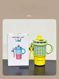 Detailed view of a 600ml plaid insulated coffee mug with handle and matching gift box