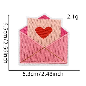 Size details of the pink heart envelope embroidered patch with 6.5cm height and weight info