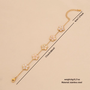Détail d'un bracelet fleuri doré de 17cm avec dimensions et fermoir mousqueton