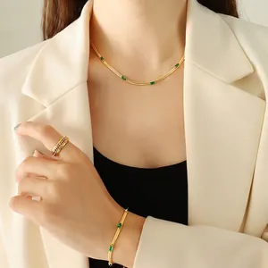 Set di gioielli placcati oro 18K con zirconi verdi su collana, bracciale e anello