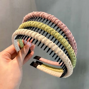 Braided non-slip headbands with teeth in pink, green, and beige for a high cranial top look