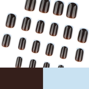 Faux ongles carrés courts marron café avec pointes French bleu clair et fini brillant