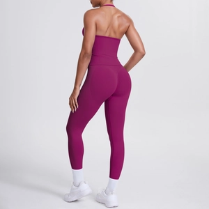 Rückansicht der figurformenden Yoga-Leggings und des Neckholder-Sport-BHs im Set