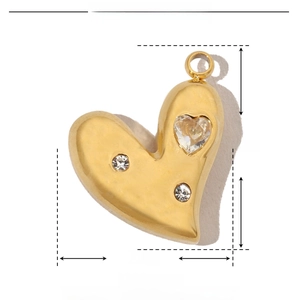 Detail view of heart pendant with 15mm x 13mm size specifications and 3.1g weight info