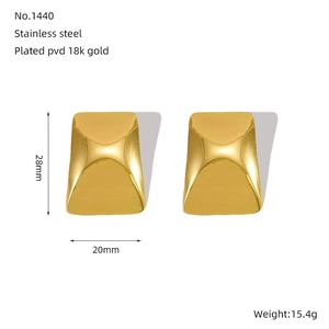 Detailed dimensions and weight specifications for gold 18k plated stainless steel earrings
