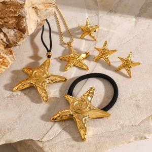 Parure bijoux étoile de mer dorée avec colliers, boucles d'oreilles, bague et élastique