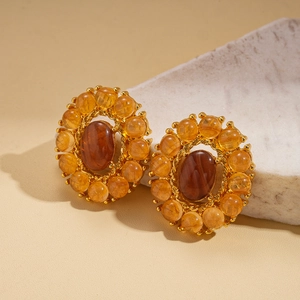Pendientes ovalados vintage con ágata marrón y pétalos de metal dorado texturizado