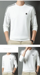 Detail eines weißen Langarmshirts aus Rippstoff mit Akzenten an der Schulter