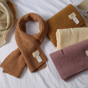 Weicher grob gestrickter Damen Schal in warmen Herbstfarben mit Schlitz-Design