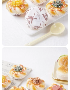Macro di cupcake realistici in schiuma PU e pane artificiale assortito su un vassoio