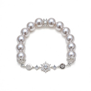 Elegant pearl bracelet featuring a snowflake pendant with sparkling zircon flower accents