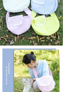 Sac à bandoulière matelassé pour animaux avec volants en quatre couleurs sur herbe