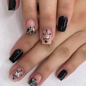 Short Square Press On Nails Black Nude Pink Gradient With Crown Heart Patterns Glossy Glitter Resin Artificial Tips