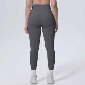 Detail der dunkelgrauen Yoga-Hose mit hoher Taille und V-Naht für einen Push-Up-Effekt