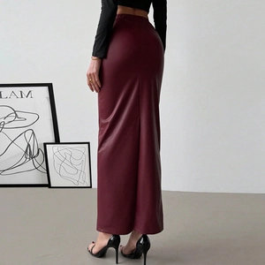 Vintage bordeauxroter Kunstleder-Bleistiftrock mit hoher Taille und Schlitz hinten
