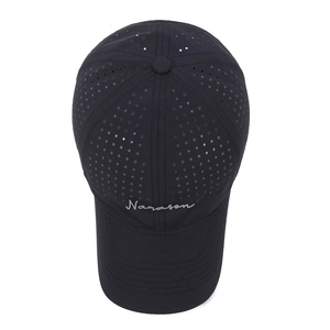 Casquette de baseball noire en mesh pour homme avec trous laser pour protection solaire
