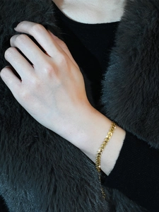 Elegant 18k gold wheat ear chain bracelet for women featuring an adjustable link
