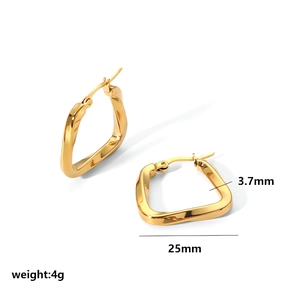 Détail des boucles d'oreilles en or en U avec dimensions de 25 mm de long et 3,7 mm