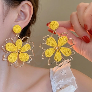 Raffia Flower Earrings For Women Bohemian Vacation Style Floral Statement Ear Jewelry With 925 Sterling Silver Earring Post