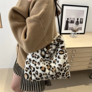 Fashionable leopard print faux fur tote bag for women, large capacity shoulder bag for autumn