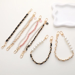 Leather-woven metal chain straps and pearl bead lanyards with flower charms for phones