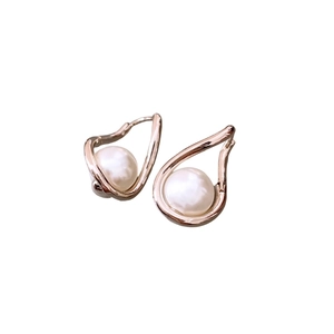 Rose gold pearl twisted pendant earrings with elegant irregular droplet hollow design
