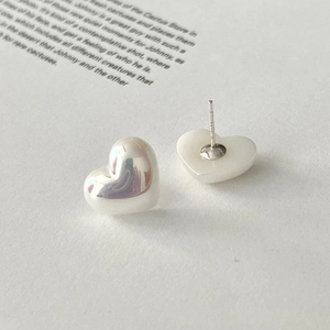 Minimalist heart-shaped stud earrings with iridescent pearl finish and S925 silver needles