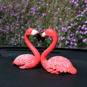 Paire de décorations de tableau de bord en forme de flamant rose formant un cœur