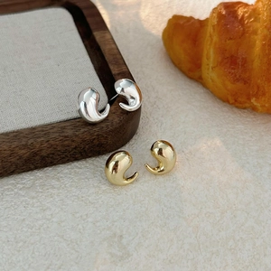 Elegant 925 sterling silver drop stud earrings in polished gold and silver finishes