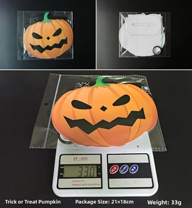 Trick or Treat Halloween paper banner weighing 33g with size 21x18cm for party decor