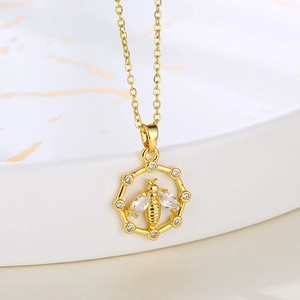 Collier Pendentif Abeille En Acier Inoxydable Zircon Micro Pavé Hexagone Nid Abeille Chaîne Clavicule Femmes