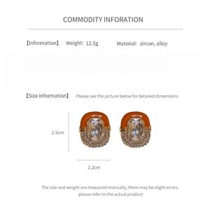 Size chart showing vintage oval earrings dimensions of 2.5cm by 2.2cm in alloy and zircon