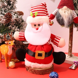 Dettaglio del sacchetto regalo Babbo Natale in peluche con cappello a righe e campanellino